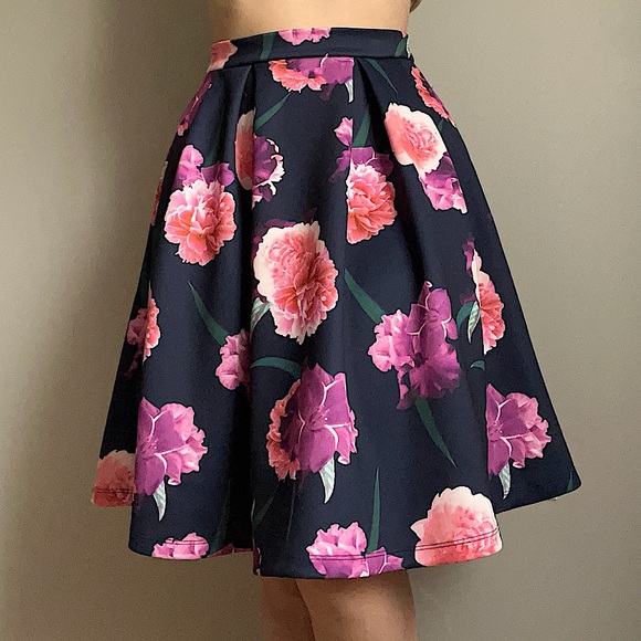 Floral knee-length full floral skirt - Picture 2 of 7